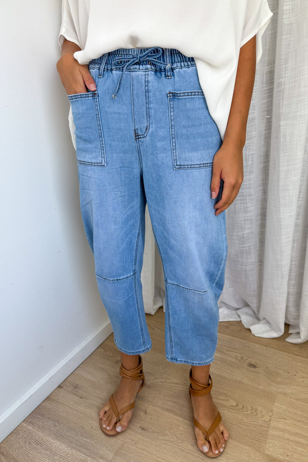 Camilla Crop Barrel Leg Jeans - Light Denim